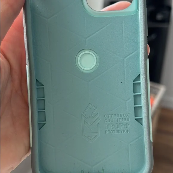 iPhone 12 Pro otterbox hard case - Picture 3 of 3